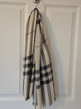 Burberry Light Weight Checkered Scarf